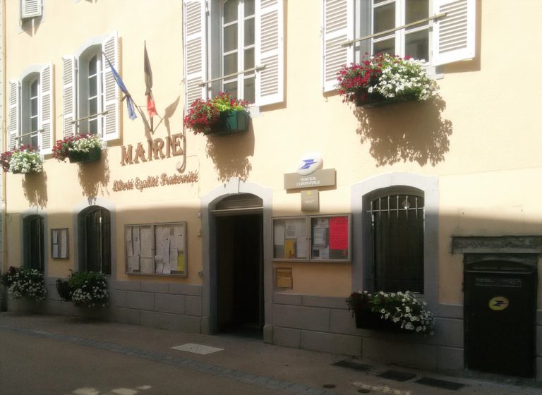 La Mairie Commune D'Oust